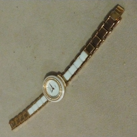 Armitron Ladies Ceramic Now Ladies Watch 7"Gold Tone - Picture 4 of 5